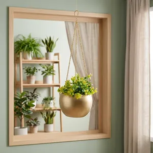 Pot de fleurs suspendu en métal doré avec chaîne décorative et pot rond lisse, support de plante suspendu moderne et minimaliste - Product Image 4