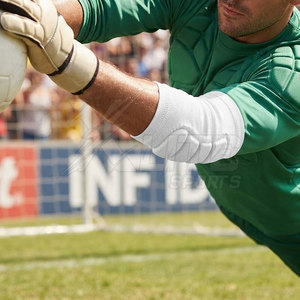 Protège-coudes de gardien de but personnalisables, épais, antidérapants et réglables en EVA – Protection professionnelle pour équipes de football - Product Image 2