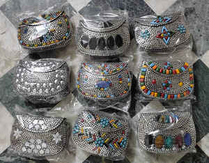 Pochettes de soirée haut de gamme avec strass Sacs à main de soirée de luxe Pochettes pour femmes faites à la main à vendre - Product Image 3