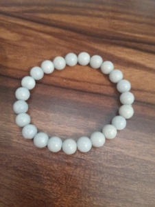 Bracelet en perles imitation perle classique SM-24 d'Amaira Jewels, unisexe, forme de boule, style vintage, couleur blanche, bijoux de mode pour mariage - Product Image 6