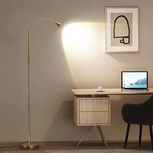 Lampe sur pied en bois nordique avec abat-jour en tissu naturel pour un intérieur d'appartement chaleureux - Product Image 1