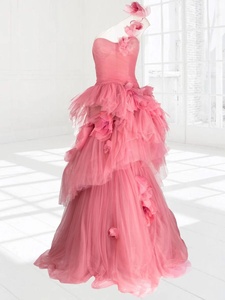 Robe vintage romantique personnalisée en satin rose bébé |   Robe de mariée longue et bouffante avec traîne chapelle, ornée de cristaux et de fleurs, idéale pour les séances photo - Product Image 3