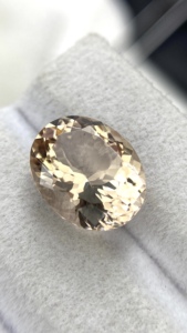 Pierre naturelle certifiée Morganite taille ovale avec une couleur et un lustre excellents, Beryl naturel 5,46 carats, nette à la loupe - Product Image 3