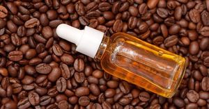 Aceite Esencial de Café Vietnamita Premium 100% Puro y Natural con Rico Aroma a Café Tostado para Fragancia del Hogar y Aromaterapia - Product Image 1