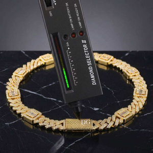 Collier unisexe de luxe Hip Hop Iced Out avec croix en diamant Moissanite VVS et chaîne Miami Cuban Link plaqué or 18 carats et rhodium - Product Image 4