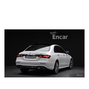 Mercedes-Benz E350 4MATIC AMG Line Clase E 2023 con Volante a la Izquierda, Caja de Cambios Automática, Asientos de Cuero, Cámara Trasera - Product Image 2