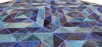 Tapis artisanal en cuir de vachette véritable, patchwork bleu marine et noir, avec poils, pour la maison moderne