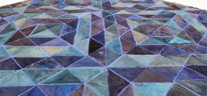 พรมหนังวัวงานเย็บปะที่ทันสมัยย้อมสีน้ำเงินเข้มและดำบนพรมขนสัตว์ทำมือหนังแท้สำหรับตกแต่งบ้านและสำนักงาน - Product Image 4