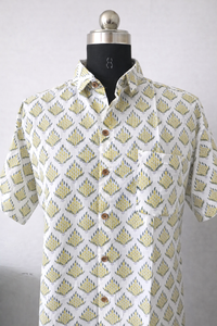 Camisa de algodón unisex con estampado a mano |   Camisa amarilla floral de manga corta con botones |   Camisa Artesanal Hecha a Mano |   Moda Sostenible Ética - Product Image 4