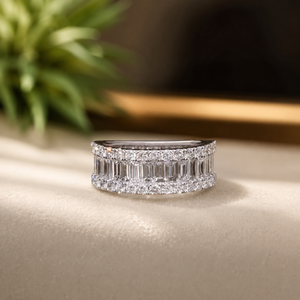 Bague de mariage en argent sterling 925 pour femme, coupe baguette, demi-alliance de fiançailles, diamant rond brillant, bague en moissanite - Product Image 1