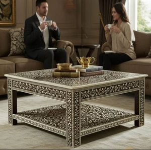 Mesa de centro cuadrada de color marrón oscuro con incrustaciones florales blancas y un estante inferior integrado. Disponible a precios de mayorista. - Product Image 1