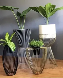Elegante macetero metálico para exteriores con soporte para plantas ornamentales grandes en patios, balcones y terrazas. Soporte robusto. - Product Image 6