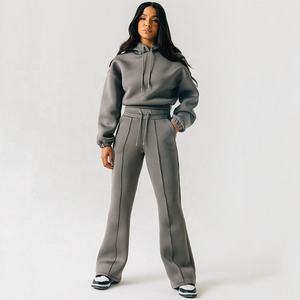 Conjuntos de dos piezas de alta calidad para mujer, Top corto con logotipo personalizado, Sudadera con capucha, pantalones de chándal de pierna ancha, botón, chándales de patrón sólido de invierno lavados - Product Image 5