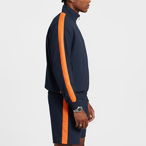 รับผลิตเสื้อผ้า OEM/ODM ชุดเซ็ตเสื้อแจ็คเก็ตและกางเกงขาสั้นผ้าฝ้าย 100% น้ำหนักเบา กันลม สไตล์สตรีทแวร์ ออกกำลังกาย  แบบสองชิ้น สีพื้น  พร้อมสกรีนโลโก้ตามสั่ง - Product Image 2