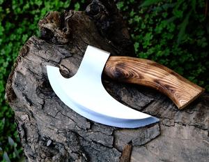 Cortador de pizza artesanal Mezzaluna de acero inoxidable con mango de madera, herramienta profesional para cortar pizza de Pasha Enterprises - Product Image 1