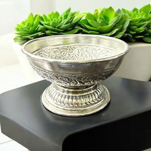 Bol sur piédestal carré en argent gravé allemand moderne |   Bol de service décoratif artisanal indien à motif nature morte - Pour une prompte guérison - Product Image 3