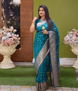 Sari Tradicional Indio de Seda Banarasi con Trabajo de Tejido Zari para Bodas y Eventos Festivos, Atuendo para Mujer - Product Image 1