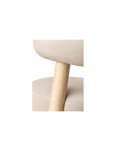 Silla de Comedor Moderna Escandinava, Asiento y Respaldo Tapizados en Beige, Patas de Madera - Product Image 6