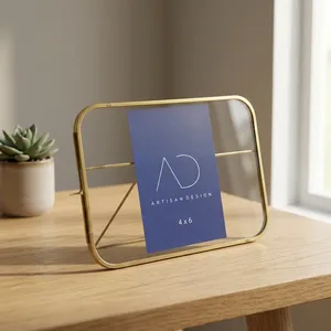 Cadre photo en verre et laiton de conception artisanale, cadre de présentation de table, décoration de bureau, de maison ou de mariage, bords arrondis - Product Image 1