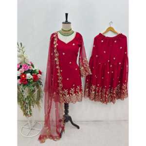 Elegante Blusa de Chifón de Manga Tres Cuartos para Mujer con Sarara, Dupatta y Bordado - Product Image 1