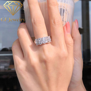 Bague large de style vintage en platine à trois rangs de diamants de laboratoire taille émeraude, idéale pour les cocktails et les mariages - Product Image 4