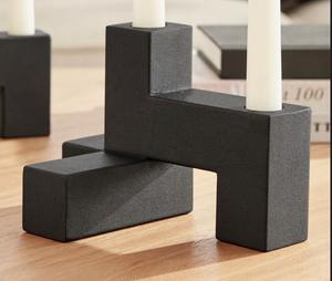 Elegante Juego de 2 Portavelas Metálicos Cónicos con Diseño Apilable para Decoración de Mesa al Mejor Precio - Product Image 3