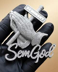 Pendentif Croix Mains en Prière en Moissanite VVS, Argent 925, Personnalisable avec Nom, Pendentif Chrétien Jésus, Pendentif Hip Hop pour Cadeau - Product Image 1