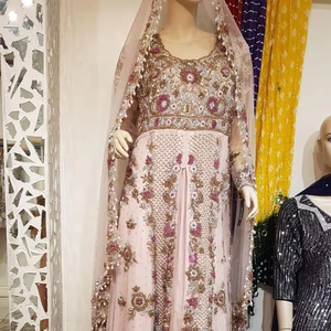 Veste de mariée élégante et magnifique avec lehenga, ornée de perles de verre et de pierres, tenue de mariage de créateur pour femmes - Product Image 4