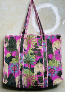 กระเป๋าโท้ทแฮนด์เมดลายพิมพ์แบบดั้งเดิม |   กระเป๋าสะพายไหล่ผ้าฝ้ายลายควิลท์ |   กระเป๋าโท้ทดีไซน์ลายพฤกษศาสตร์เขตร้อน | กระเป๋าเดินทางและช้อปปิ้งขนาดใหญ่ - Product Image 3