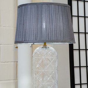 Lámpara de Mesa/Escritorio LED de Alta Calidad Luxora Gold Clear Grey 110V, Estilo Europeo Moderno para Hotel, Lámpara de Noche para Mesita de Noche - Product Image 4