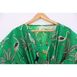 Robe pour femme à imprimé floral vert, col en V, manches trois quarts, longueur complète, cordon de serrage, tenue décontractée d'été, 100% polyester tissé - Product Image 2