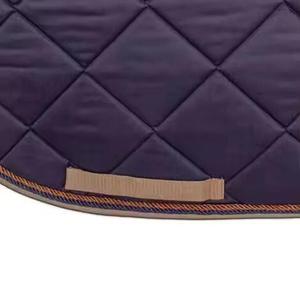 Tapis de selle personnalisés de différents designs, antidérapants, respirants, en tissu COTON doux pour la peau, pour l'équitation. - Product Image 3