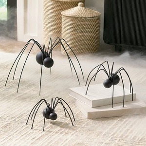Ensemble de porte-bougies en métal noir moderne avec trois bougies blanches, utilisation en intérieur, design durable, forme rectangulaire pour adultes - Product Image 6
