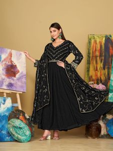 Costume Anarkali noir abordable pour femme, manches 3/4, en crêpe de georgette extensible, séchage rapide, semi-couture, idéal pour les fêtes et mariages - Product Image 4