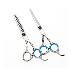 Ensemble professionnel de ciseaux de coiffure pour droitiers avec peignes noirs à 30 dents à manche long et lames en acier inoxydable pour usage en salon - Product Image 2