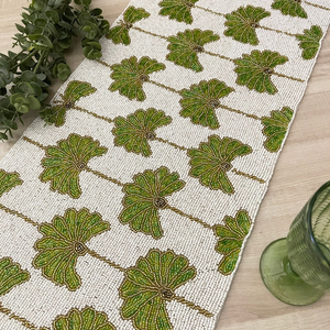 Chemin de table brodé à la main avec perles, unique et festif, avec des motifs en perles de rocaille sur tissu en coton - Product Image 2