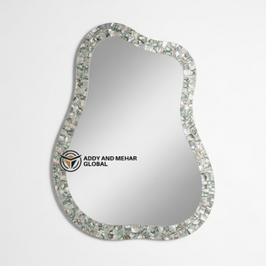 Espejo de Pared Curvo de Lujo con Incrustaciones de Madreperla, Espejo Decorativo Hecho a Mano con Incrustaciones de Conchas de Forma Orgánica - Product Image 1