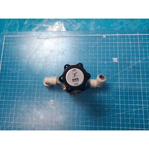 Régulateur de pression VERIFLO IR401S4PBX4PM, utilisé comme pièce détachée d'équipement semi-conducteur d'occasion - Product Image 2