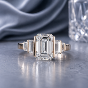Bague solitaire de luxe en or jaune 14 carats avec diamant de laboratoire taille baguette et taille émeraude pour femme, qualité VS EF, cadeau de bijoux 3,59g - Product Image 1
