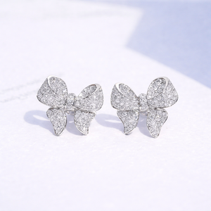 Boucles d'oreilles clous nœud papillon en or jaune 14 carats avec diamants pavés, bijoux fins de luxe pour femmes, vente en gros - Product Image 4