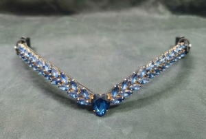 Élégante muserolle en cuir noir avec pierres bleues facettées et bordure dorée pour l'équitation western, modèle CB-96, provenant de l'Uttar Pradesh - Product Image 3