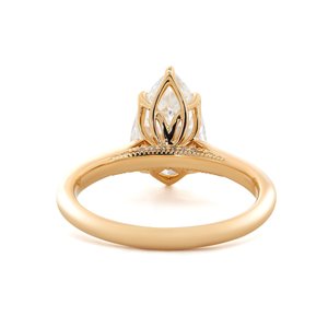 Anillo de compromiso de oro amarillo de 14K con diamante de laboratorio de 2 quilates con corte de pera para mujer, diseño floral romántico con cesta y halo oculto de 6 garras - Product Image 3