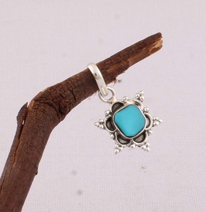 Pendentif en turquoise naturelle, bijoux en argent sterling 925, collier en pierre précieuse bleue pour femmes, pendentifs en argent faits à la main, vente en gros - Product Image 3