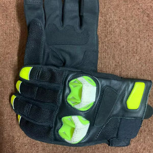 Guantes de Motociclismo para Hombre OEM 100% de Alta Calidad, Fibra de Carbono Dura/TPU, Cuero Sintético con Agarre de Silicona para Uso Diario - Product Image 3