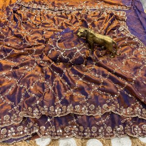 HENIXA CREATION Saree en satin et mousseline de soie au design élégant avec de magnifiques perles, pièce de blouse non cousue, séchage rapide, idéal pour mariage - Product Image 4
