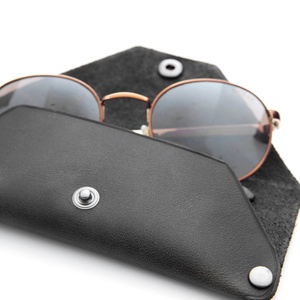 Estuche de cuero para anteojos Elegante soporte para anteojos personalizado para hombres y mujeres Regalo para él Su cubierta artesanal - Product Image 6