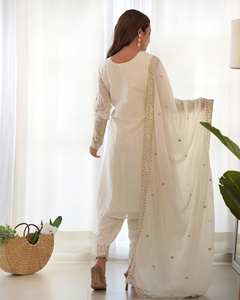 Conjunto de Kurta Recta y Dupatta de Seda Chinon Pura, Diseño Elegante, Listo para Usar, Color Blanco, Traje Salwar Pakistaní para Fiesta - Product Image 6