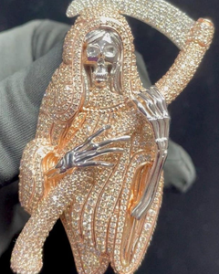 Pendentif Charme Iced Santa Muerte en Argent Sterling 925 Plaqué Or 18K avec Moissanite VVS Taille Brillant et Sertissage Griffe de Luxe GCI IDGL - Product Image 1