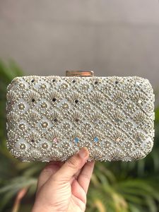 กระเป๋าคลัทช์งานปักมือประดับคริสตัลเพชรและลูกปัดสำหรับงานเลี้ยง งานแต่งงาน หรืองานกลางคืนสำหรับสุภาพสตรี - Product Image 4
