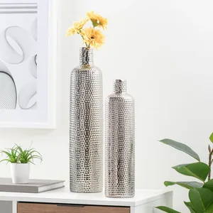 Vases de table en métal faits à la main, design texturé argenté pour la décoration de la maison - Product Image 1
